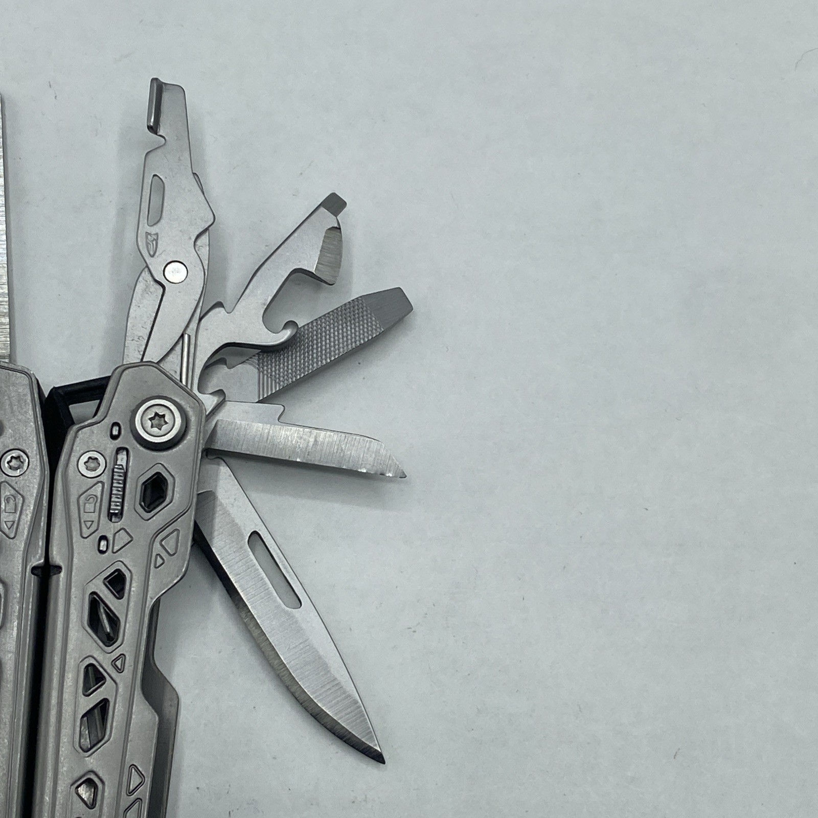 Gerber Truss Multi Tool with Sheath – Gray
