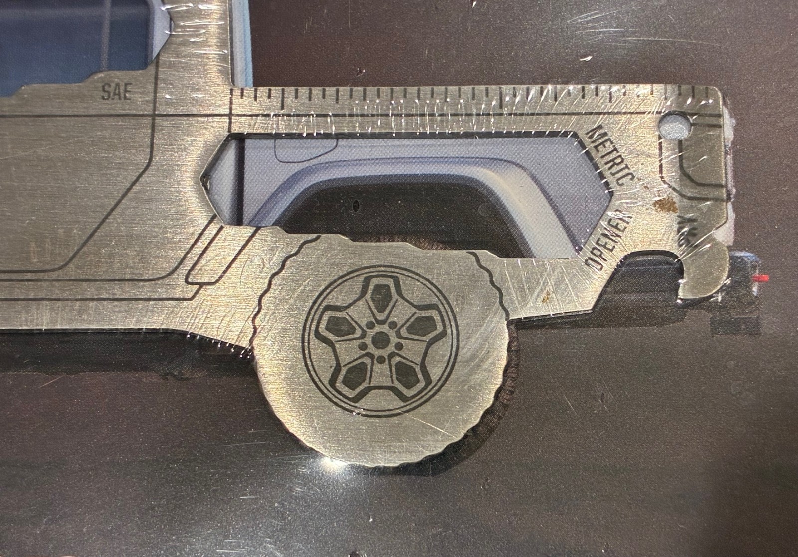 2020 Jeep Gladiator Brochure / Multi-tool: Driver Metal Saw Bottle Opener Wrench