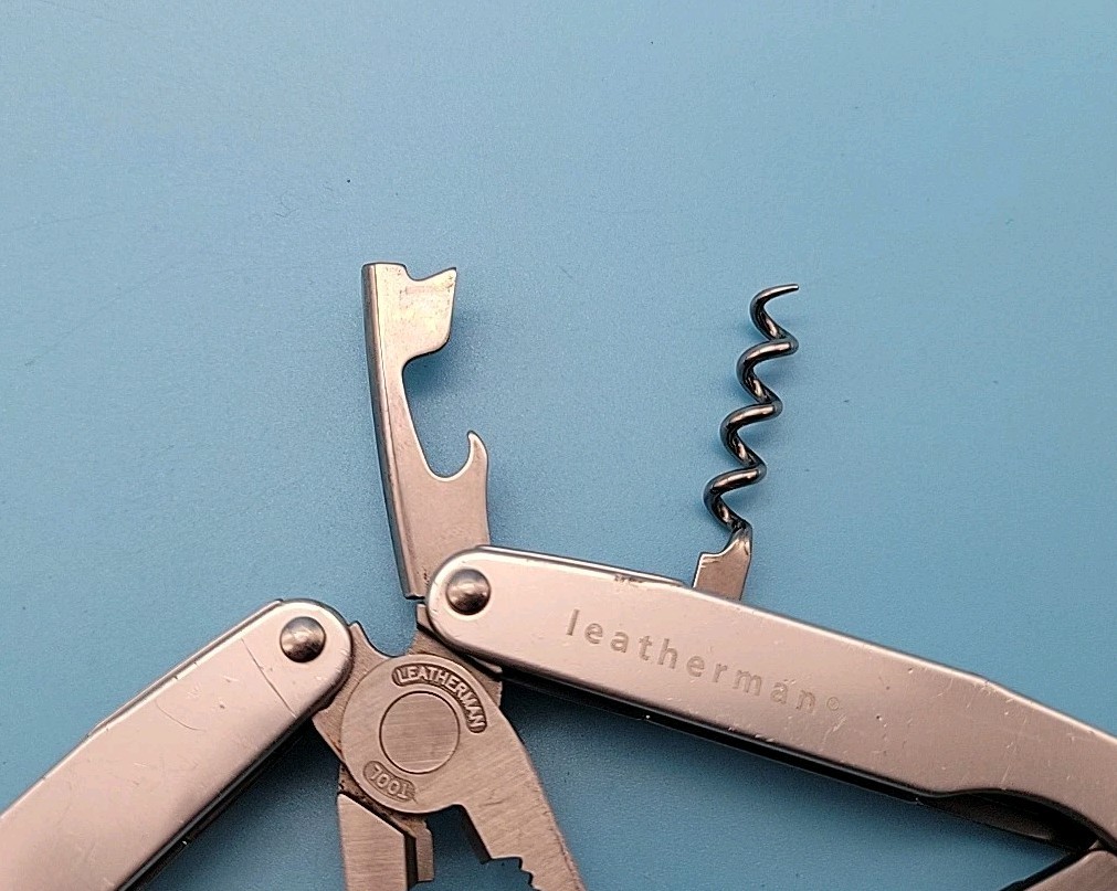 Leatherman JUICE SC2 Multi-Tool – Dated 1202- Gray – Pliers, Corkscrew