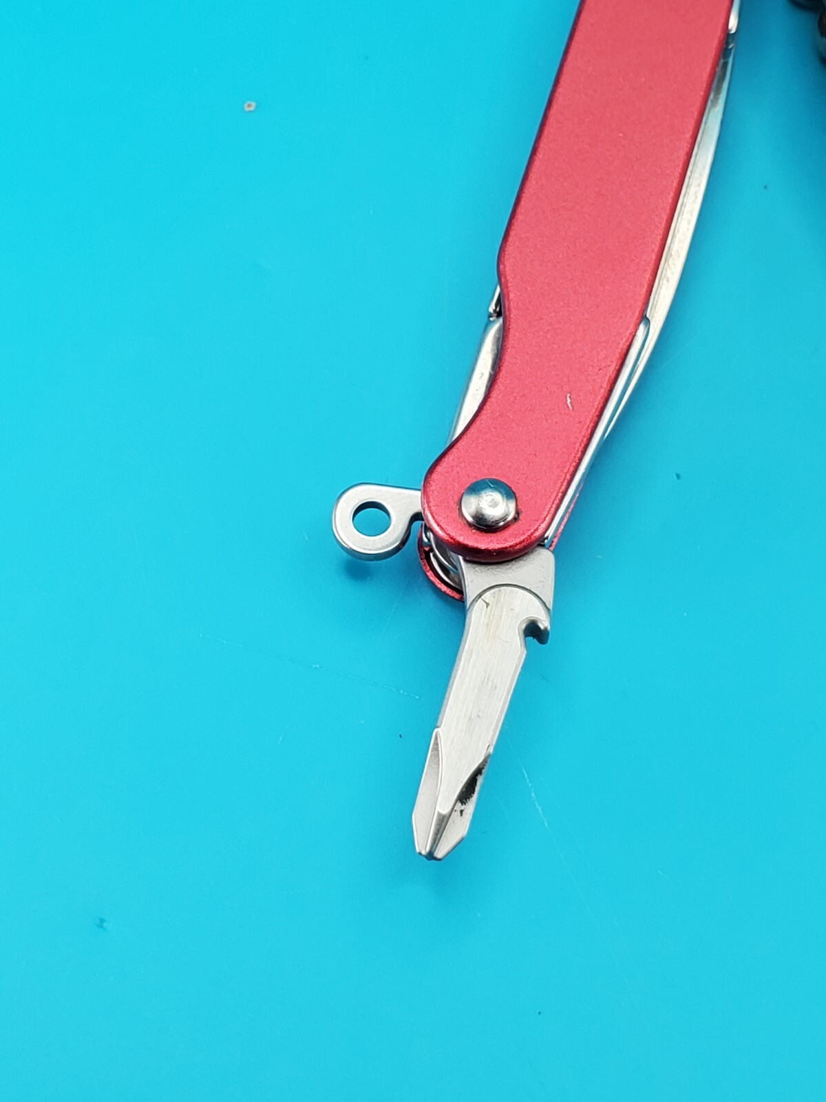 Leatherman Juice C2 Red Multi Tool! RETIRED! NICE! SIGNS & SHAPES