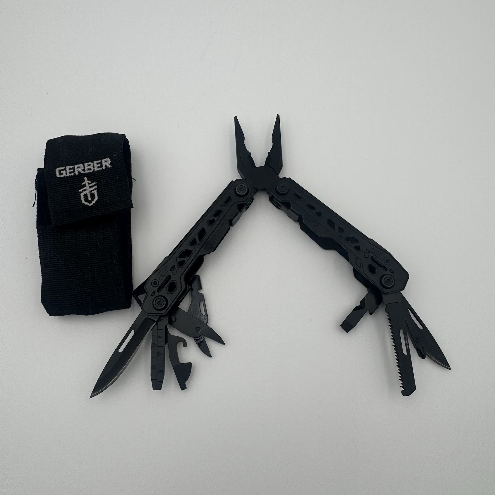 Gerber Truss Multitool Black with Multi-Position Sheath 30-001779