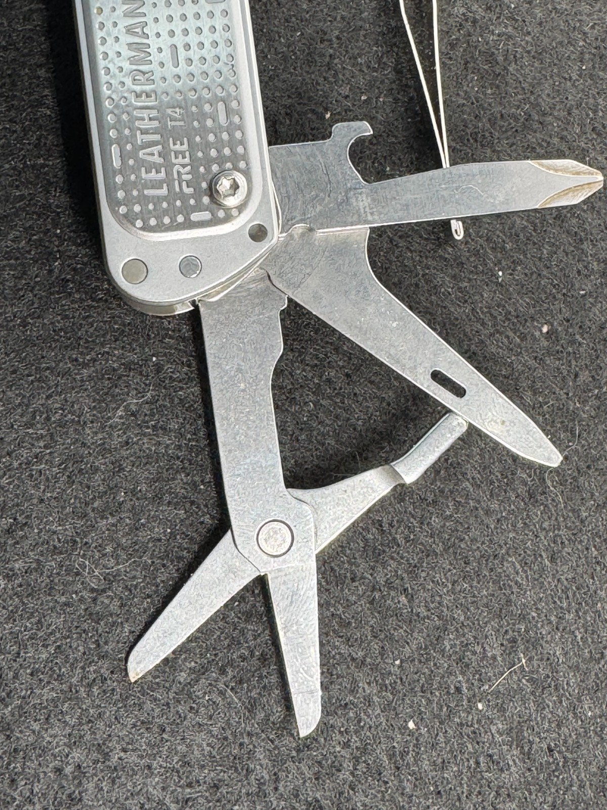 Leatherman Free T4 Multitool Silver Multi Tool Pocket Knife Camping Hunting