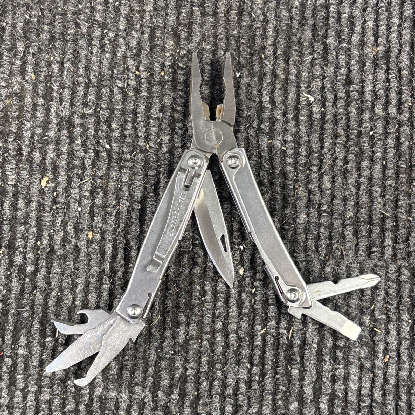 Leatherman Rev 3.8″ Multi-Tool, Stainless! USED (045)