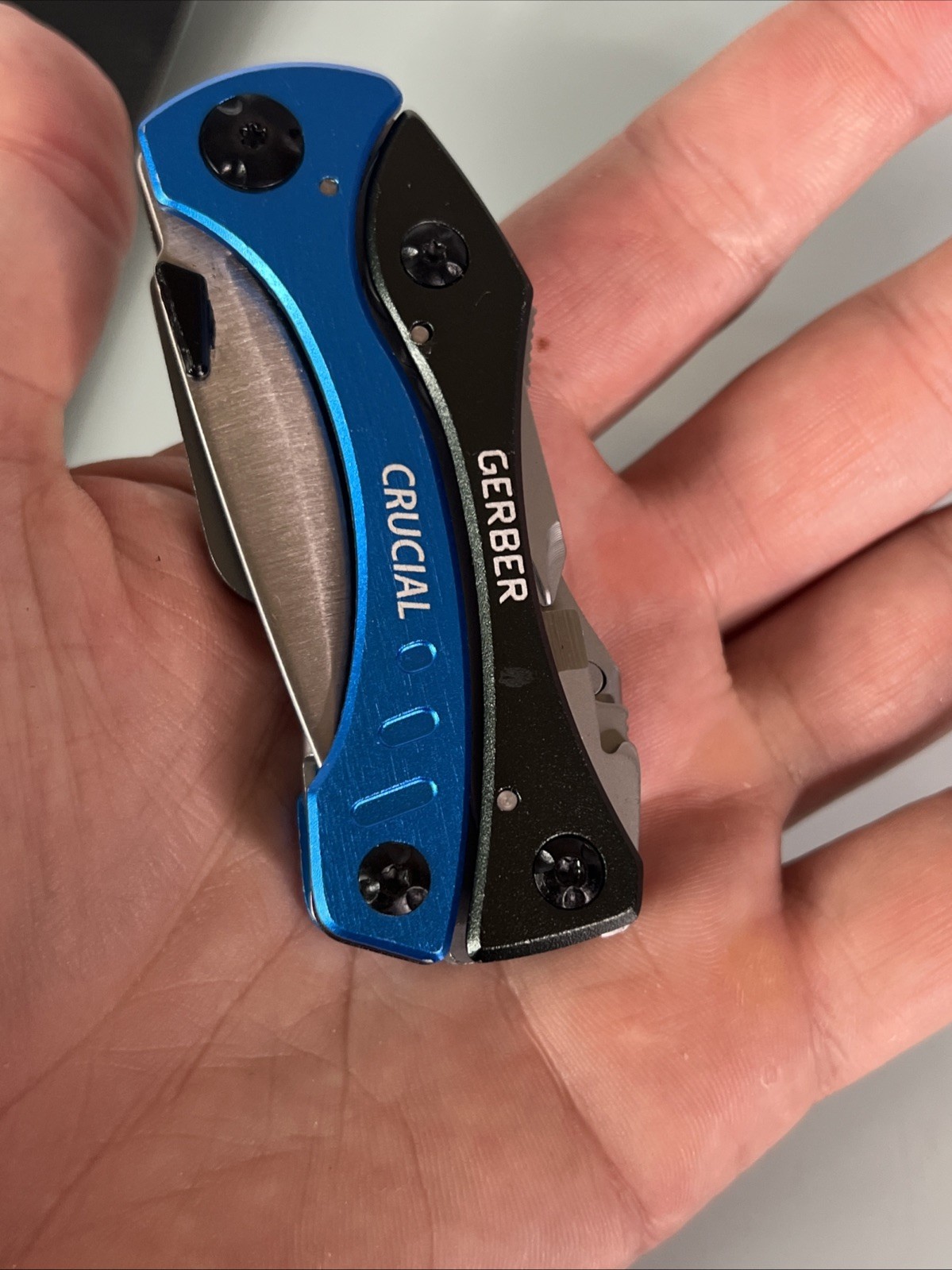 Gerber Crucial Blue Multi Tool Multi Plier Carabiner Clip Knife – Great U49