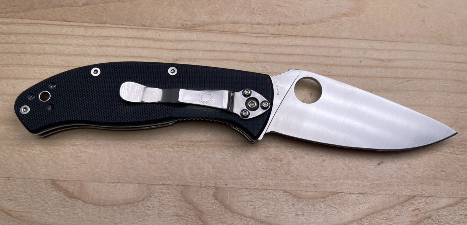 Spyderco Tenacious Folding Pocket Knife 8Cr13MoV Straight Edge Blade – Very Nice