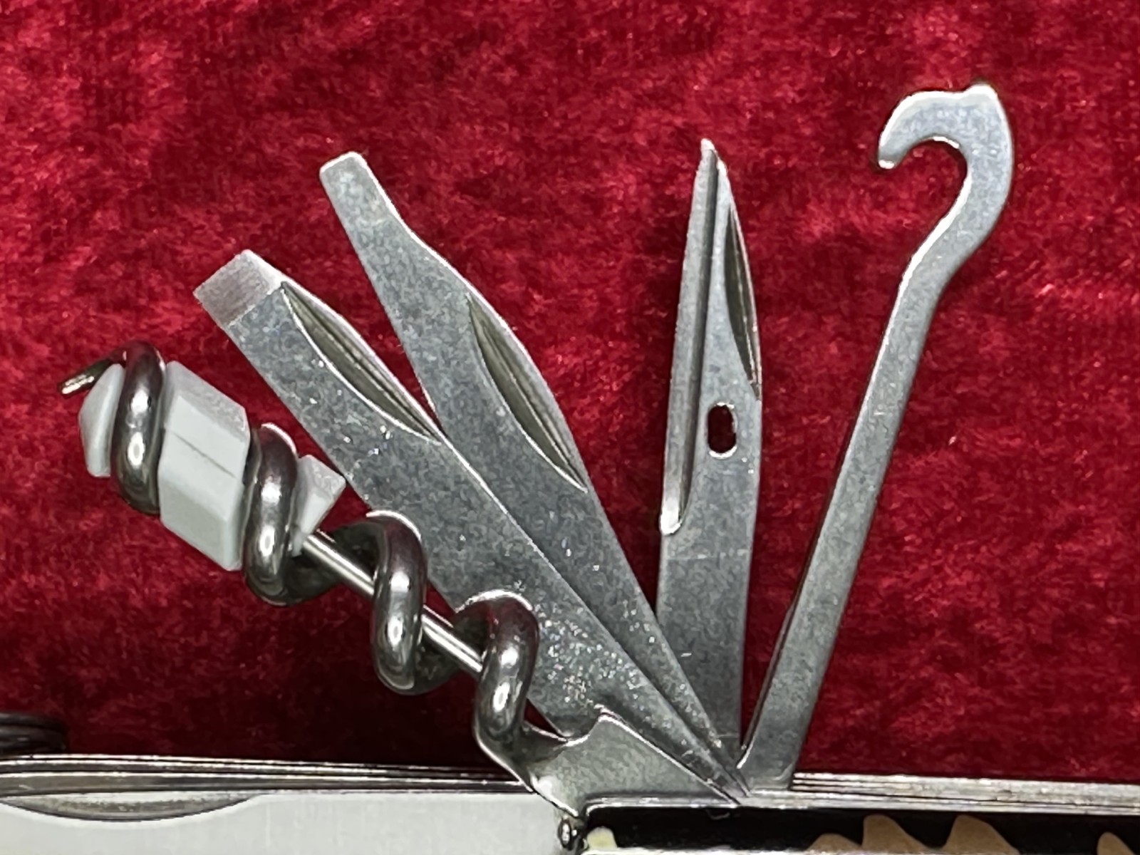 Victorinox SwissChamp Green Camo Swiss Army Knife 91mm 21 Tool 8 Layer (690)