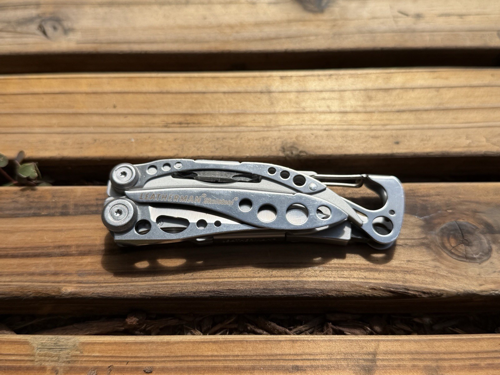 Leatherman Skeletool Multi-Tool Folding Pliers Knife Blade Carabiner Silver