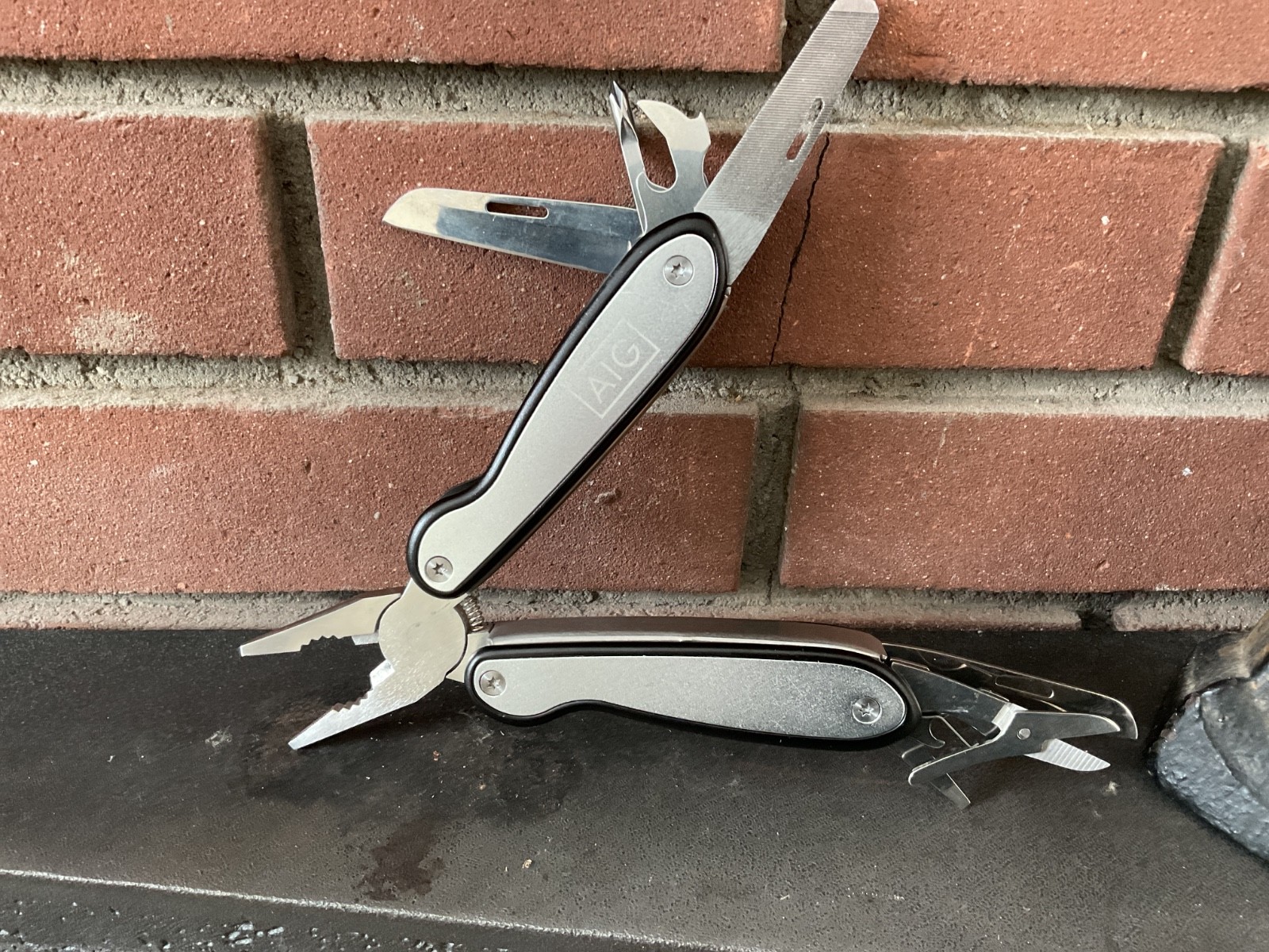 9 – in-1 AIG Multifunctional Tool With Pliers