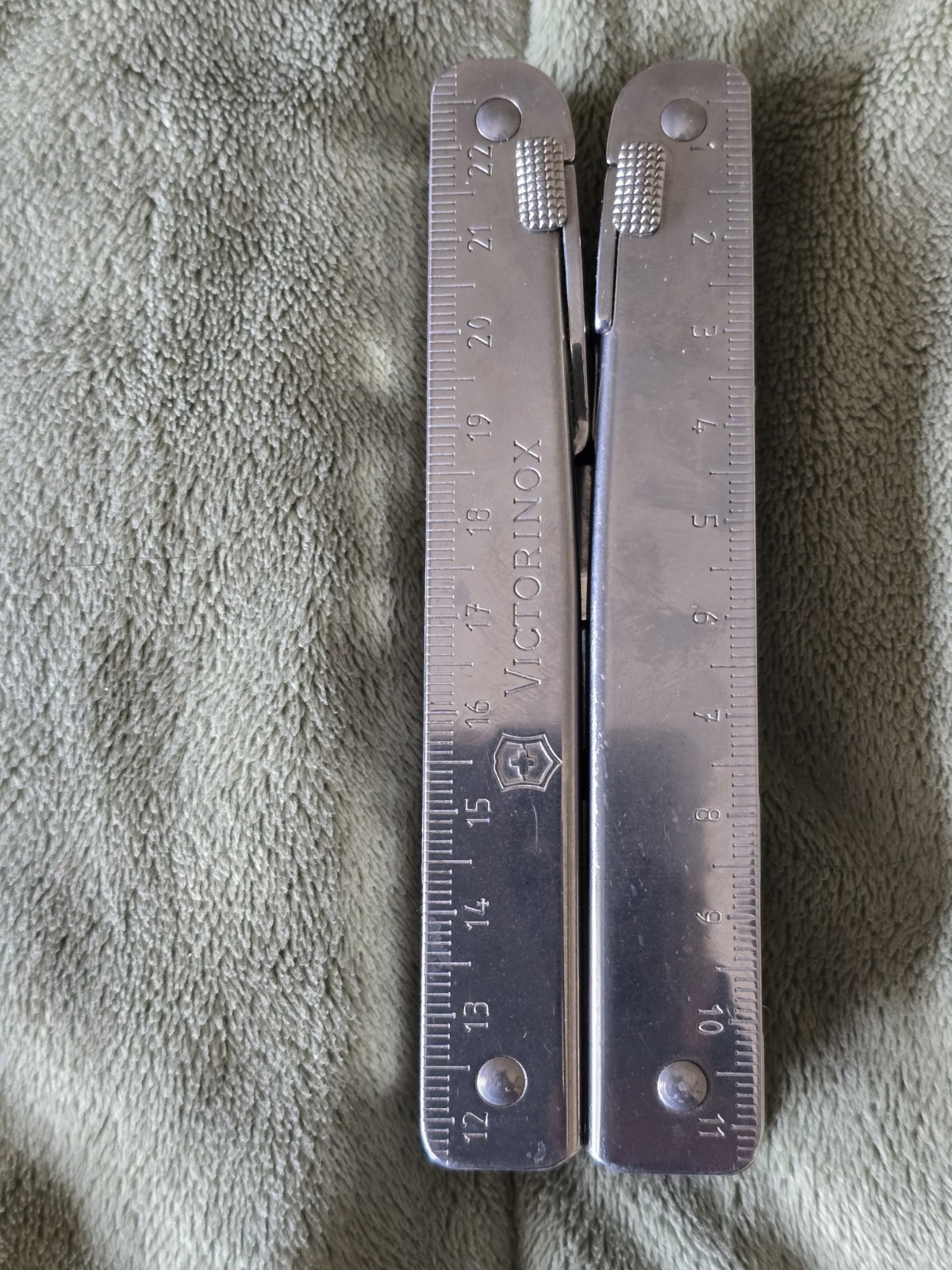 Victorinox (Swiss Army) Swiss Tool Multi Tool – Pliers & Sheath