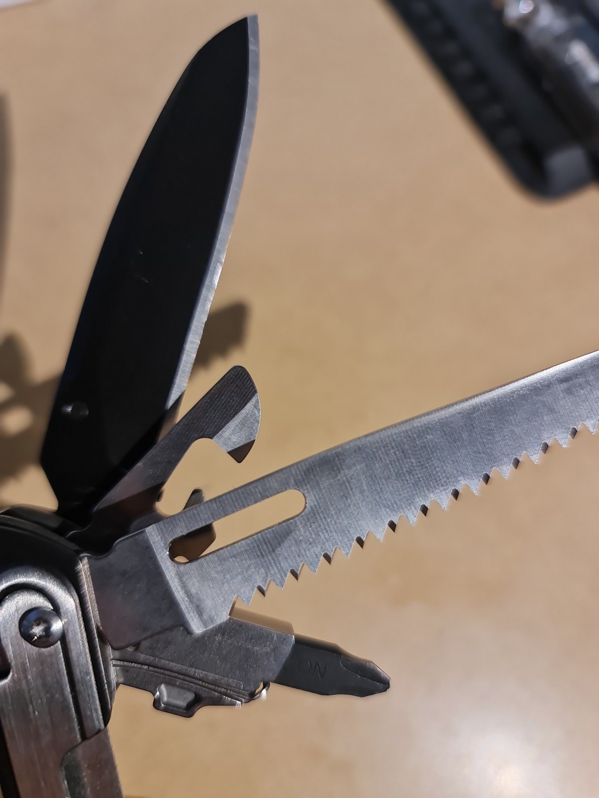 Leatherman ARC Multi Tool MagnaCut Blade With Ratchet / Bit Kit / Led Torch