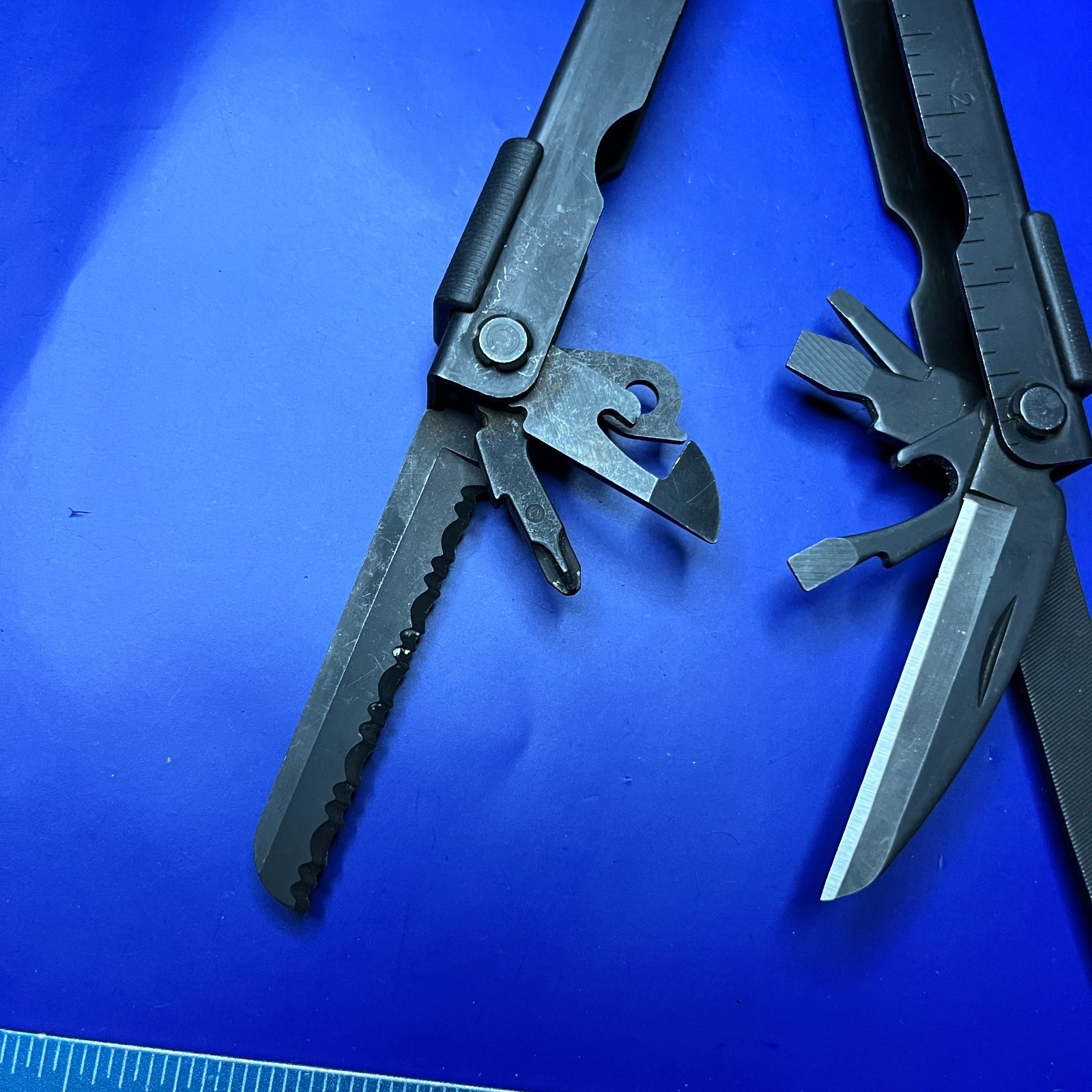 Gerber MP600 Black Oxide Multi-Tool Needle Nose Pliers Carbide Cutters
