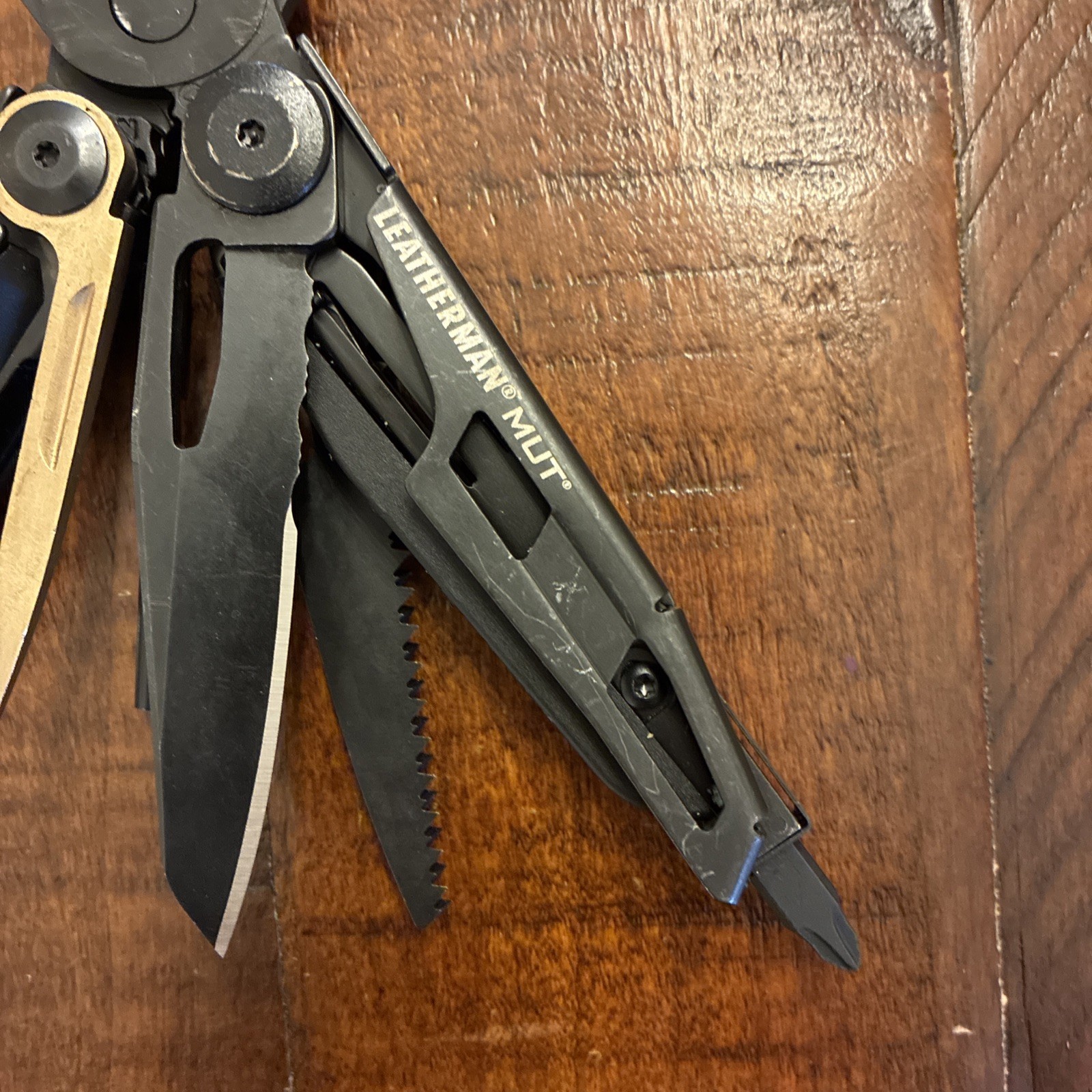 Leatherman MUT Multi Tool – Black Oxide – Excellent