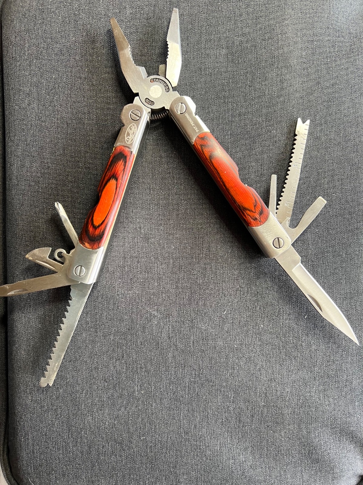 SHEFFIELD MULTI-TOOL KNIFE #2CR SHOWS NO SIGNS OFUSE