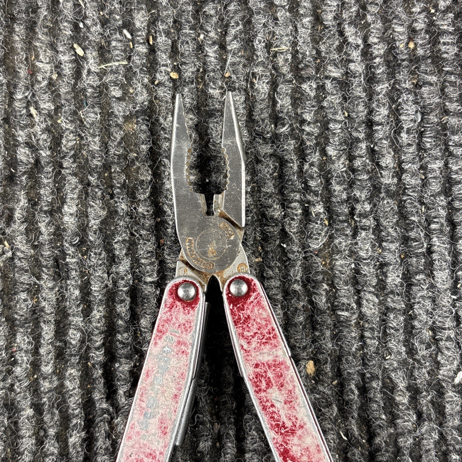 Retired LEATHERMAN Juice SC2 Inferno Red Multi-Tool Pliers (188)