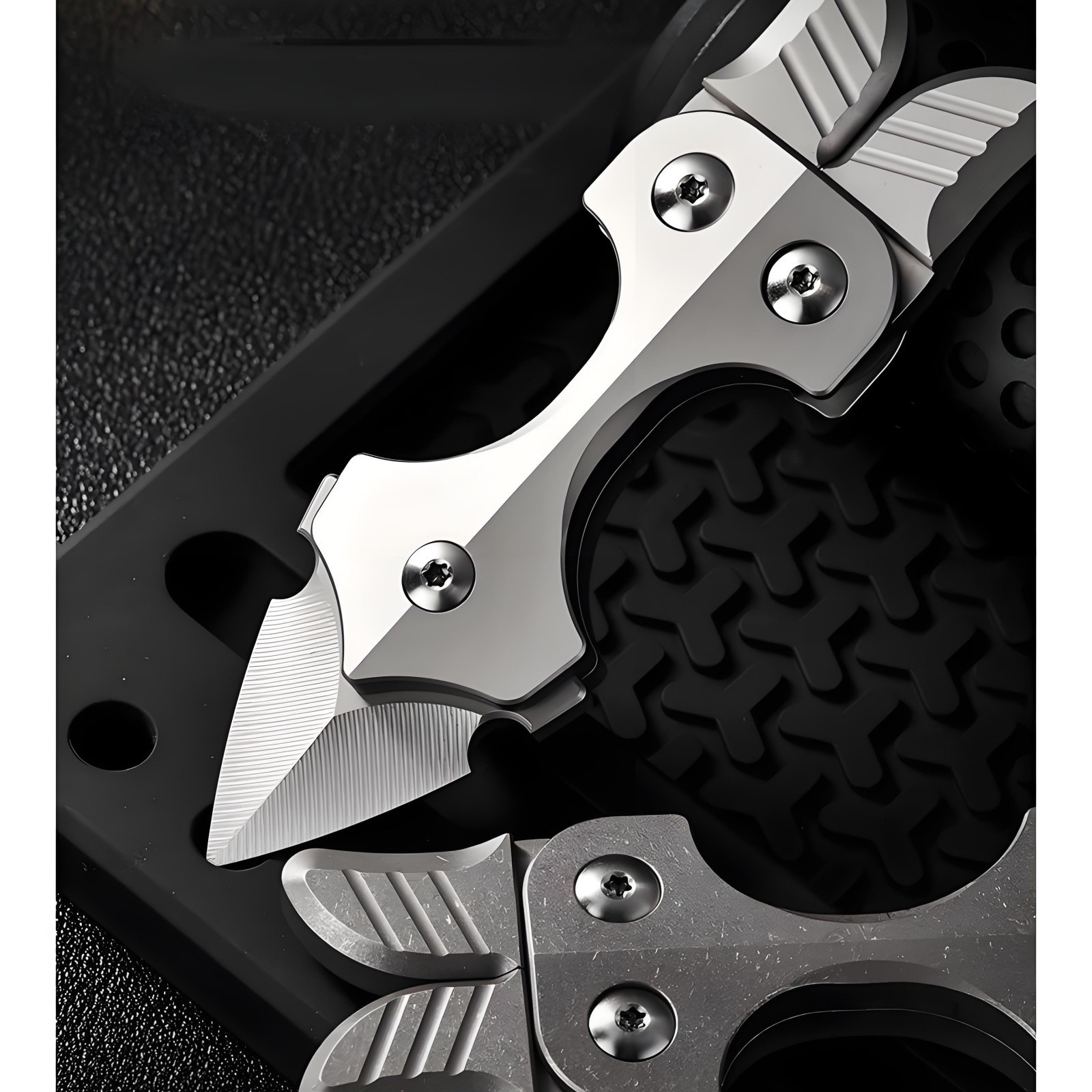 Titanium Alloy EDC Multi-Tool Pry Bar with Sheath Outdoor Camping Gear A++++