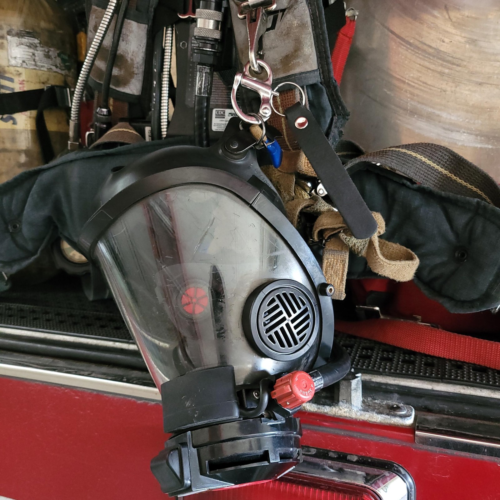 WorkingFire Firefighter Quick Release Shackle Clip with Leather Handle Black