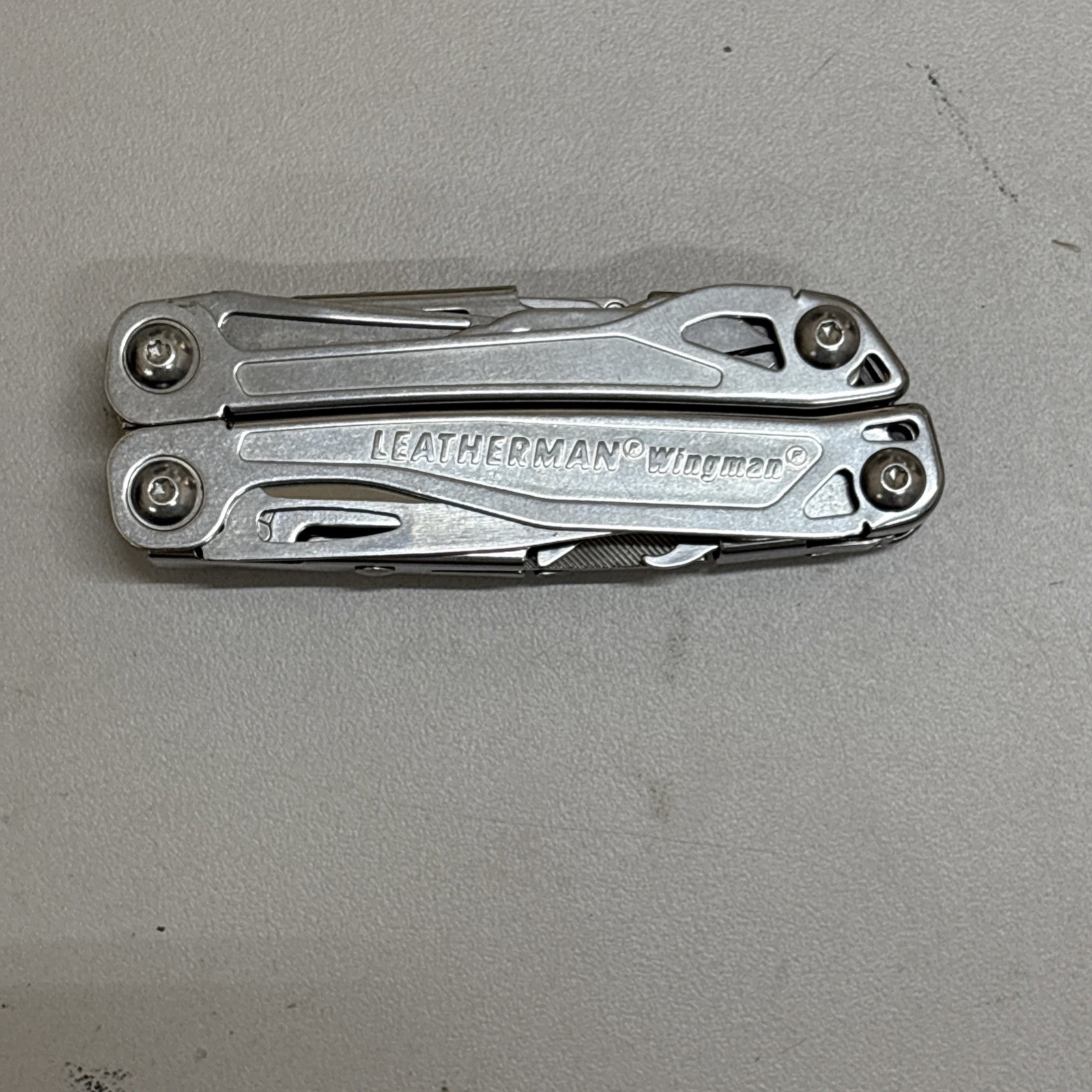 Leatherman Wingman Multitool with 14 tools Needle Nose pliers, wire cutter (038)