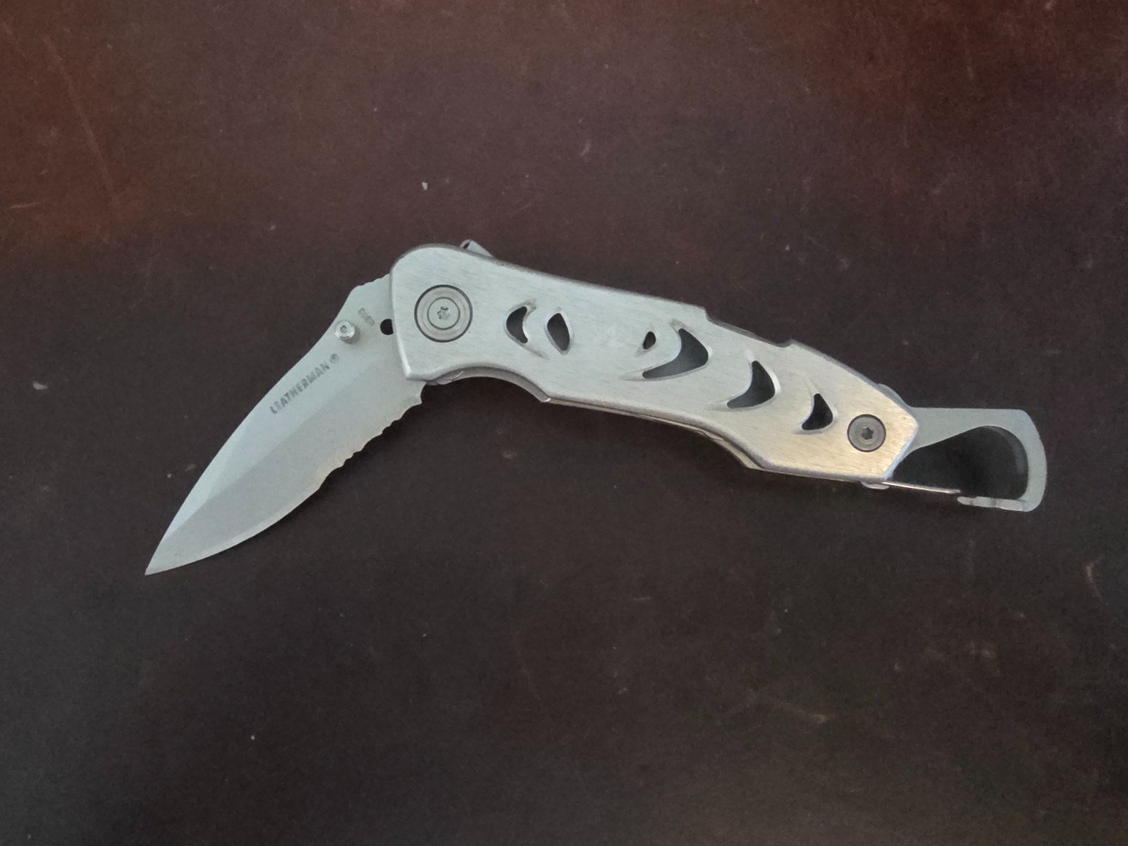 Leatherman C303 Combo Blade Liner-Lock W/Carabiner Folding Knife 067d