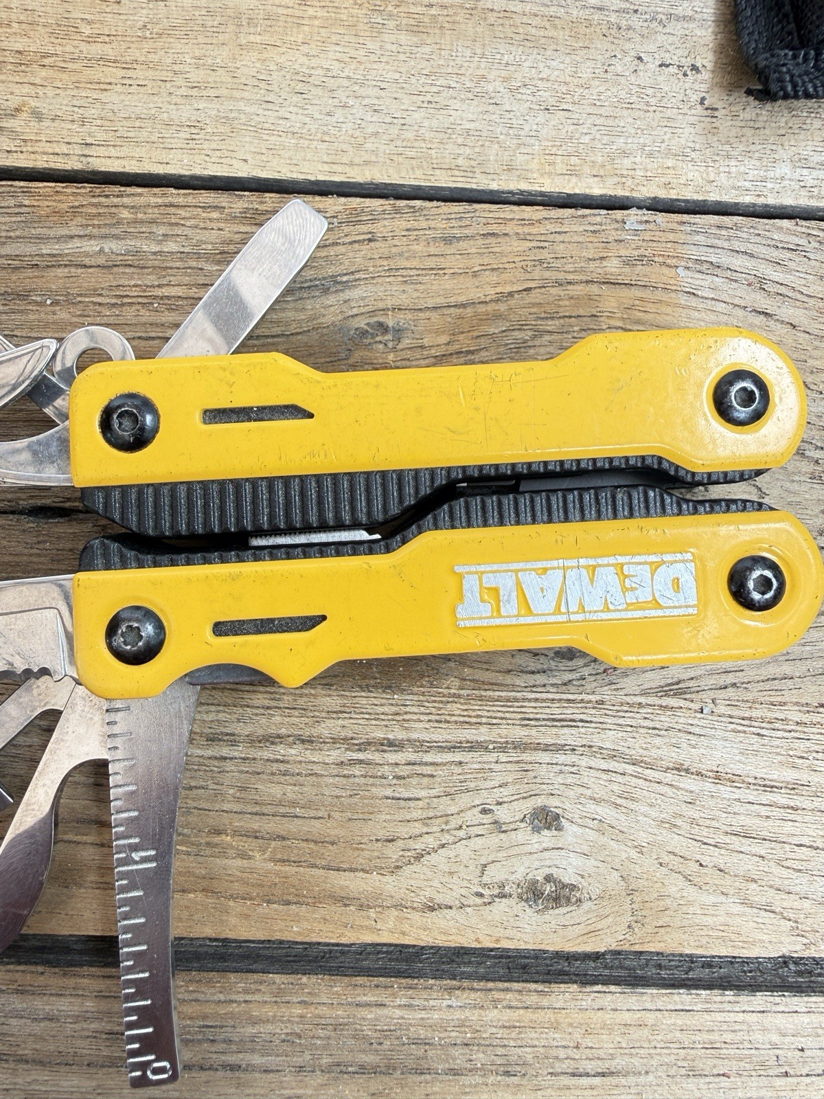 DEWALT Multi-Tool w/ Pliers Knife Saw File Screwdrivers Heavy Duty EDC