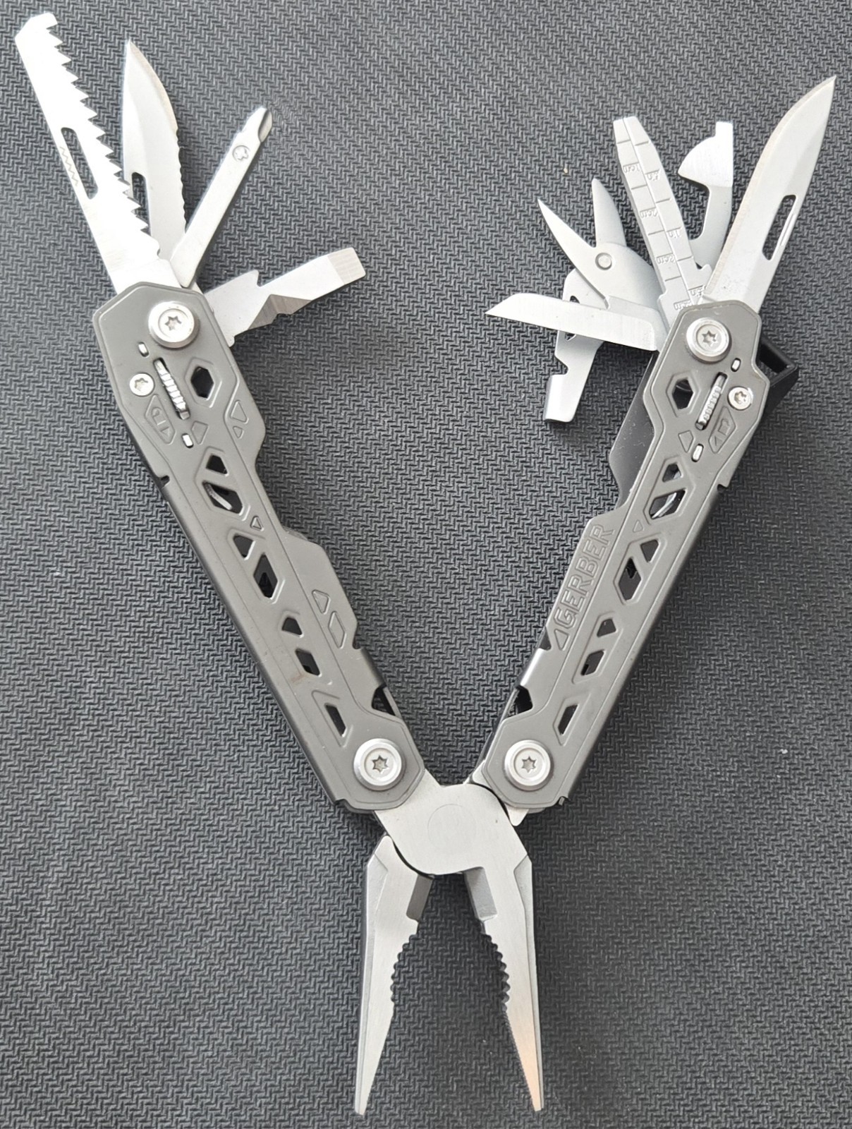 Gerber Truss 17-in-1 Tactical Multi Tool EDC Needle Nose Pliers W/ Sheath