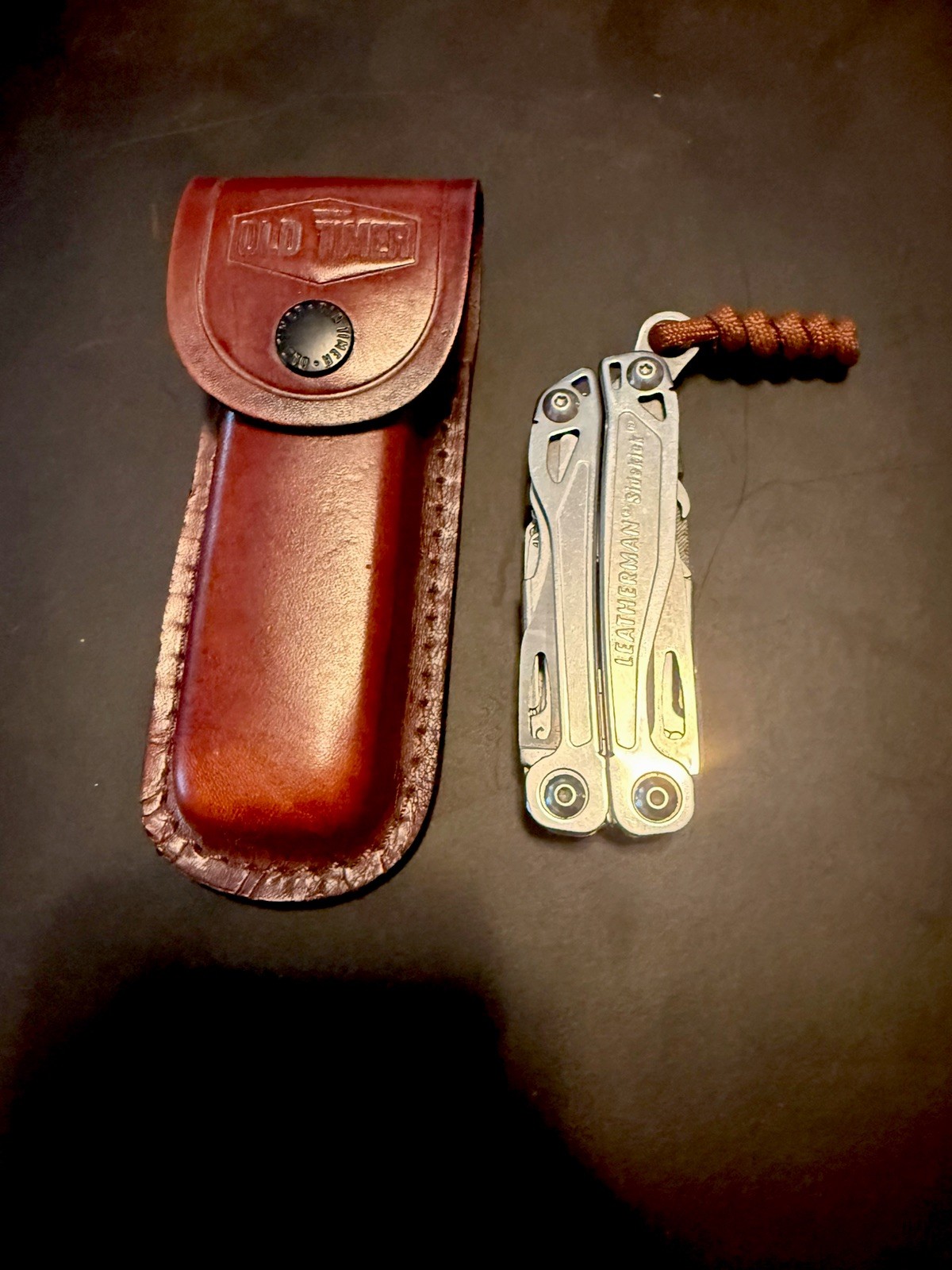 leatherman sidekick multi tool. With old timer genuine leather case. Lanyard