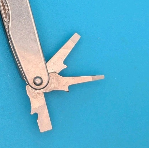 Leatherman Juice CS4 Multi Tool! Retired! COLUMBIA BLUE!