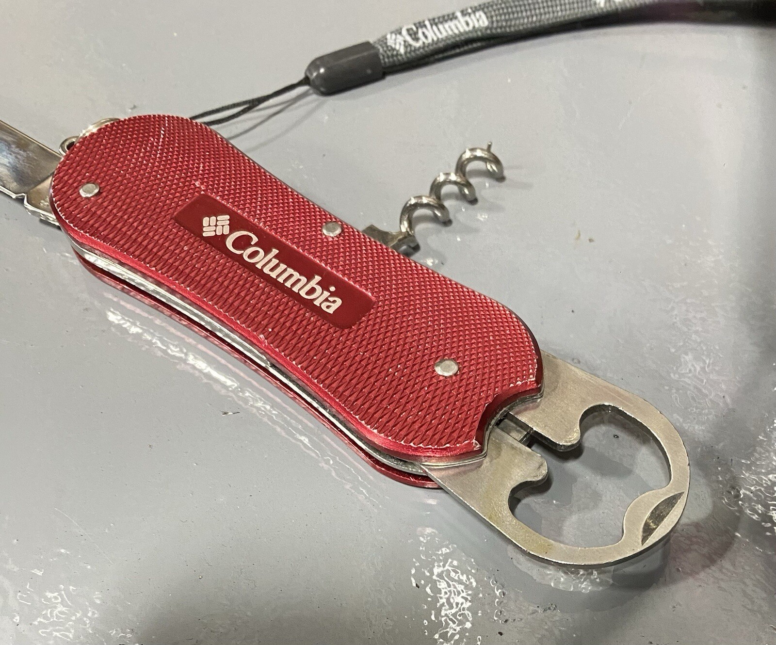 Columbia Outerwear Multi Tool Pocketknife – Stainless Steel w/ Lanyard