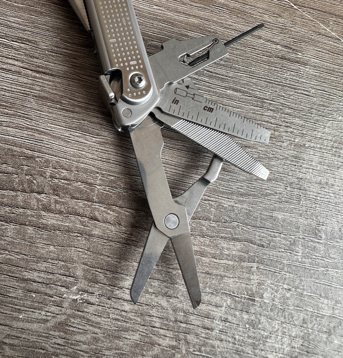 Leatherman FREE P2 Multitool with Arc Magnacut Blade And More