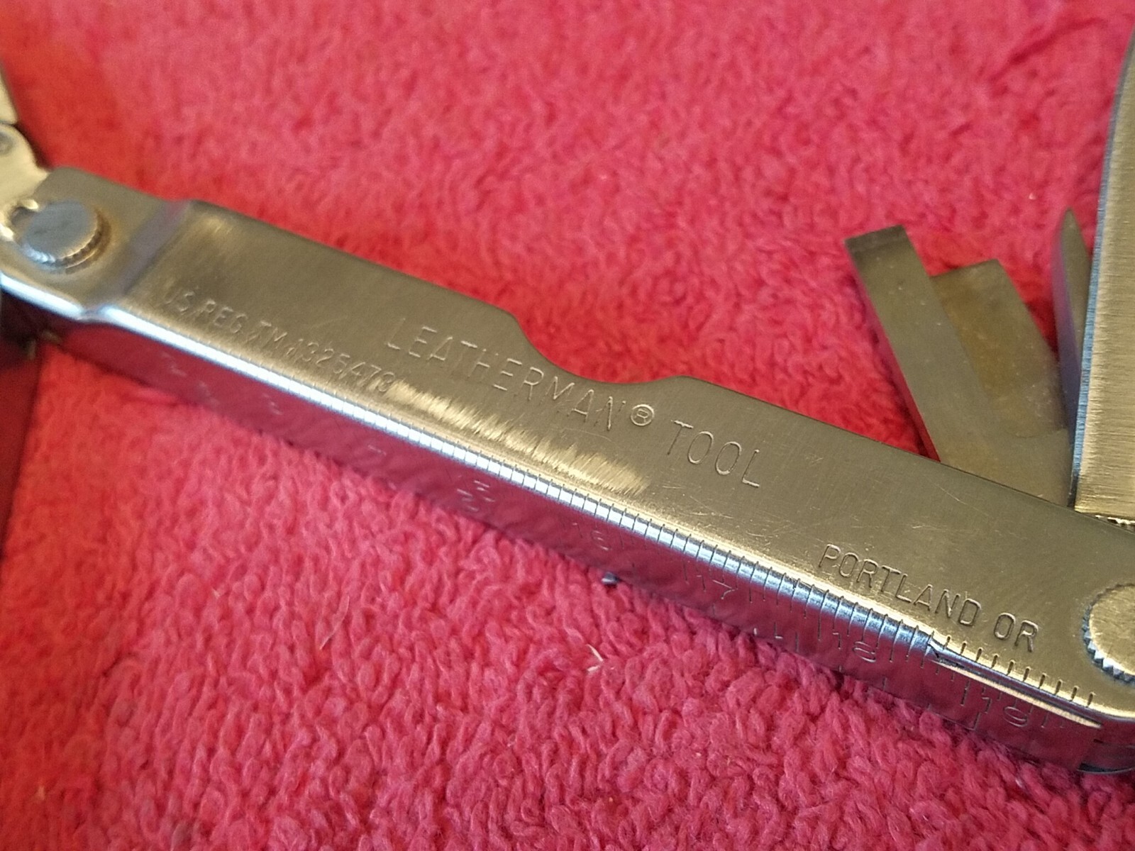 The Original Leatherman Pocket Survival Multi Tool 1995