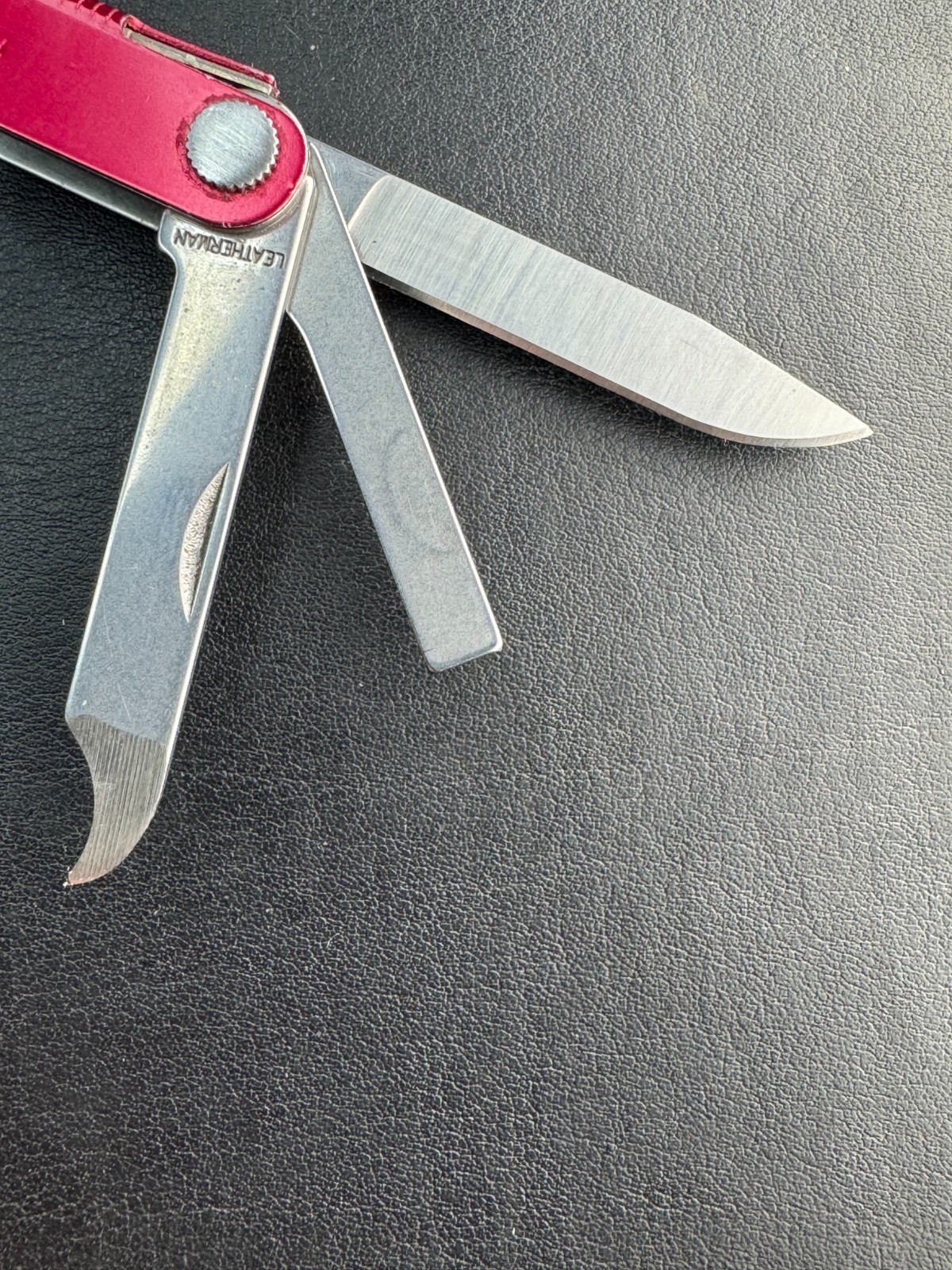 Leatherman Micra 10 in 1 Multitool Anodized Aluminum – Red