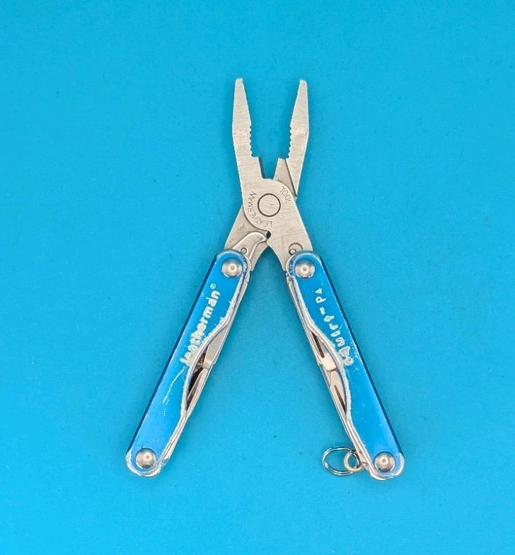 Leatherman Squirt P4 Multi-Tool, Key Ring, Retired, BLUE!