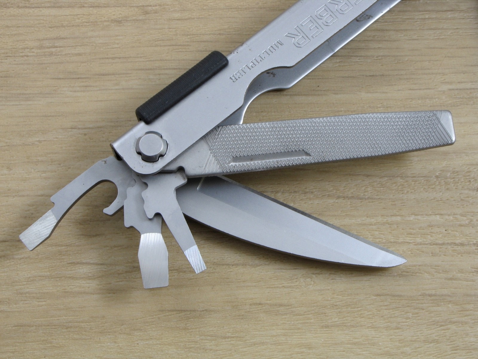 Gerber MP600 Basic Multi-Tool, Needlenose Pliers, Knife, Stainless, USA
