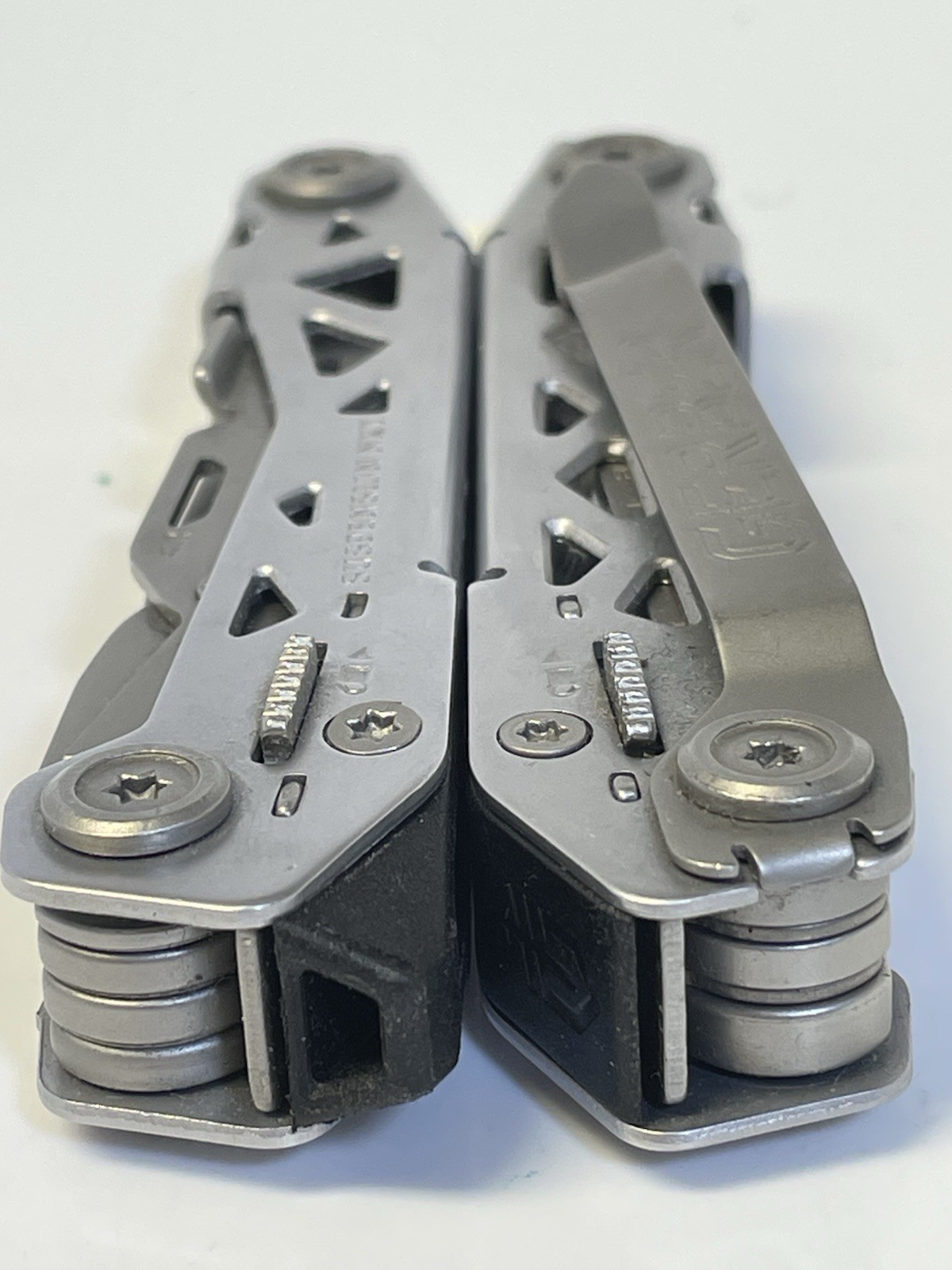 Gerber Suspension Nxt 15 in 1 Multi-Tool with Pocket Clip In Very Good Condition