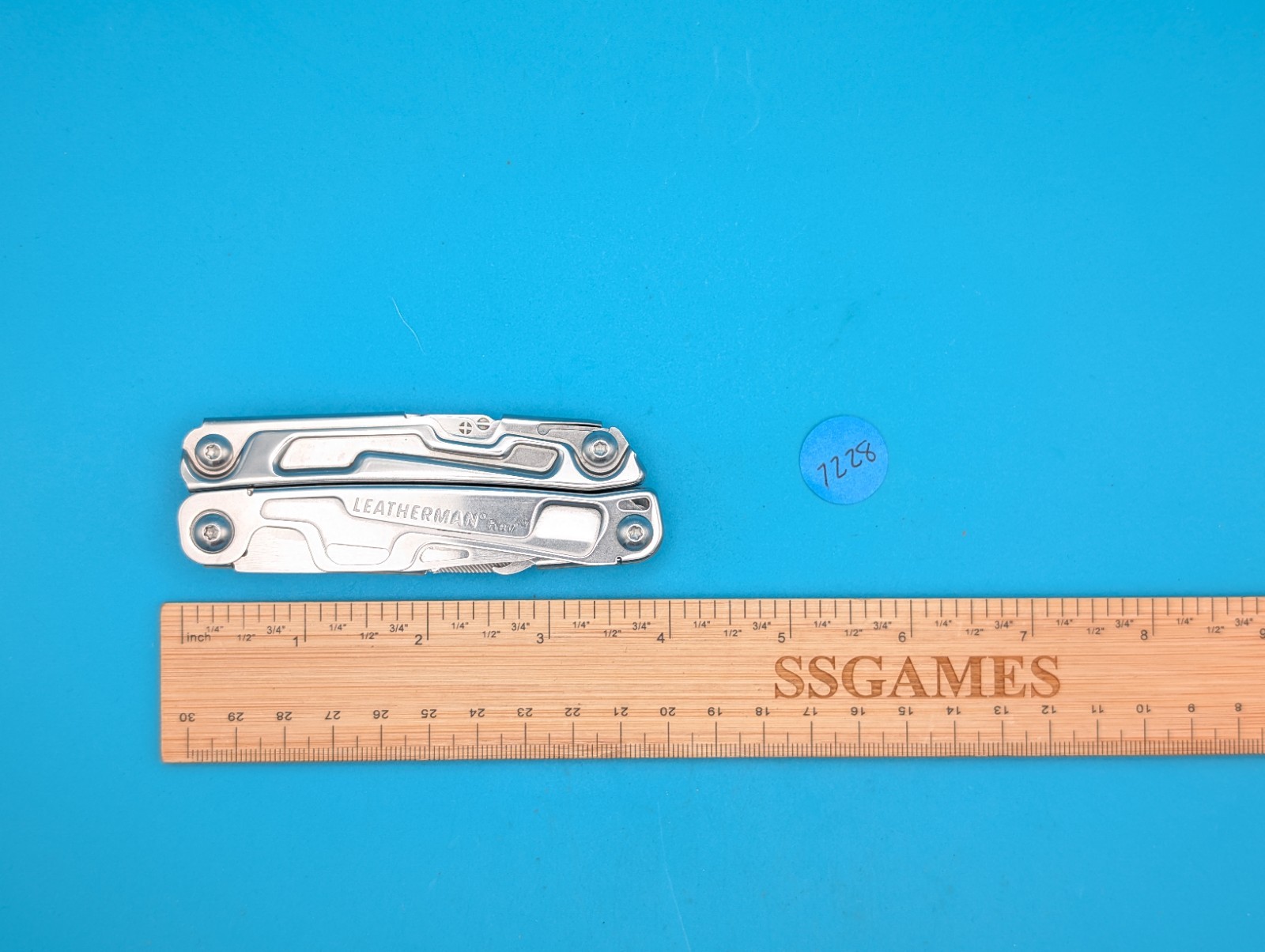 Leatherman Rev 3.8″ Multi-Tool, Stainless! *SOME RUST ON ITEM*