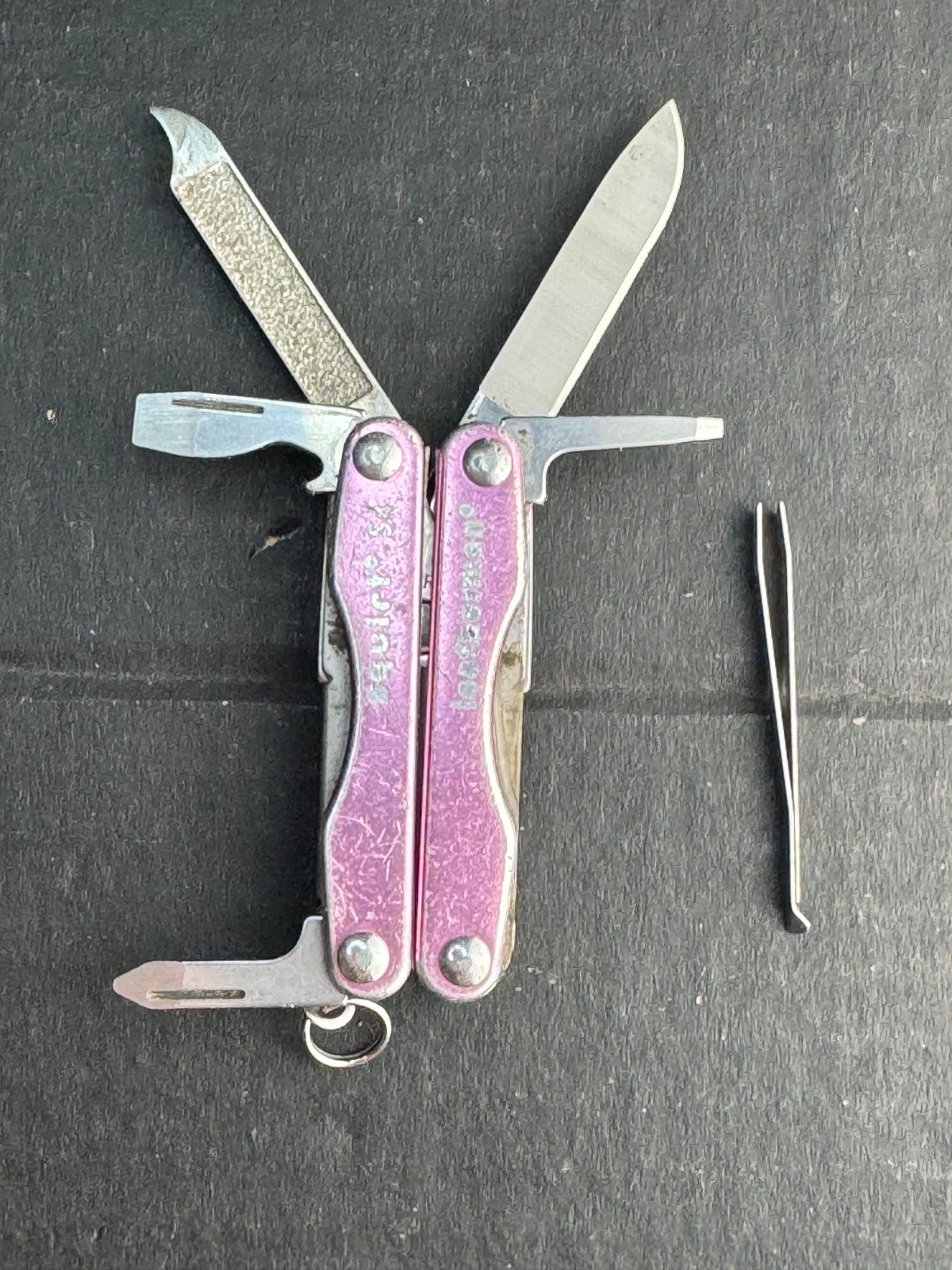 Leatherman Squirt S4 Stainless Steel Multitool Keychain – Various Colors