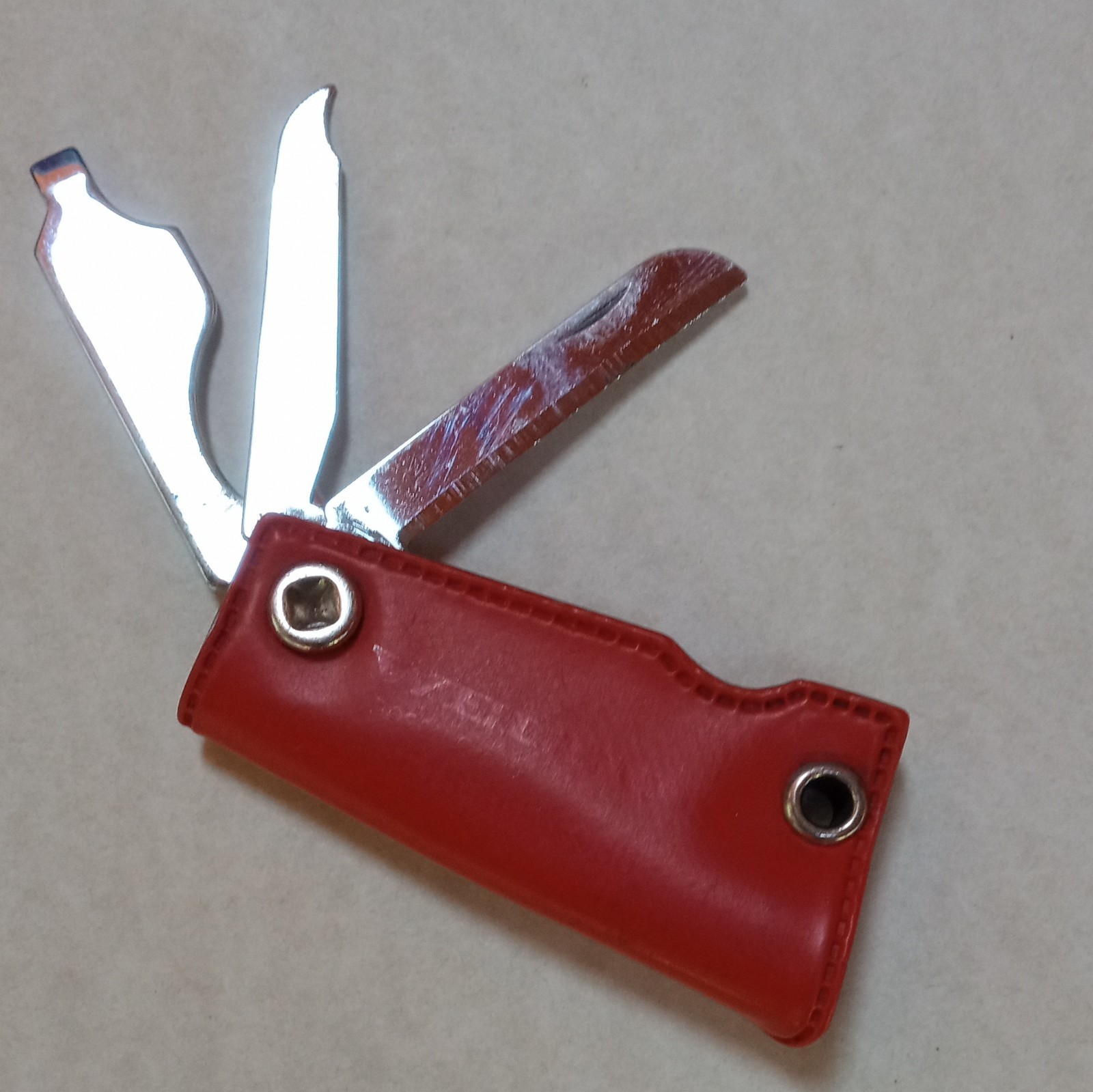 3-in-1 Pocket Multi-Tool Knife Nail File Bottle Opener 2in Blade Red Case