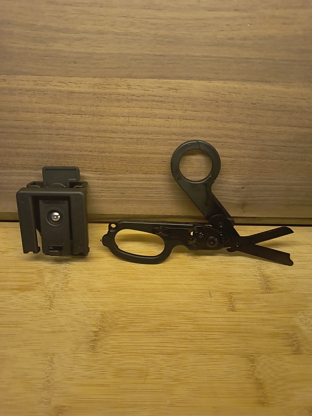 6 In 1 Trauma Shears Multi Tool Compared To Raptor Black Carbon / Carry Case