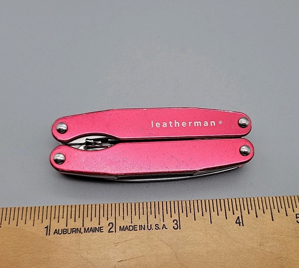 Leatherman JUICE C2 Multitool – Dated 0508 – Red – Knife, Pliers *Retired*