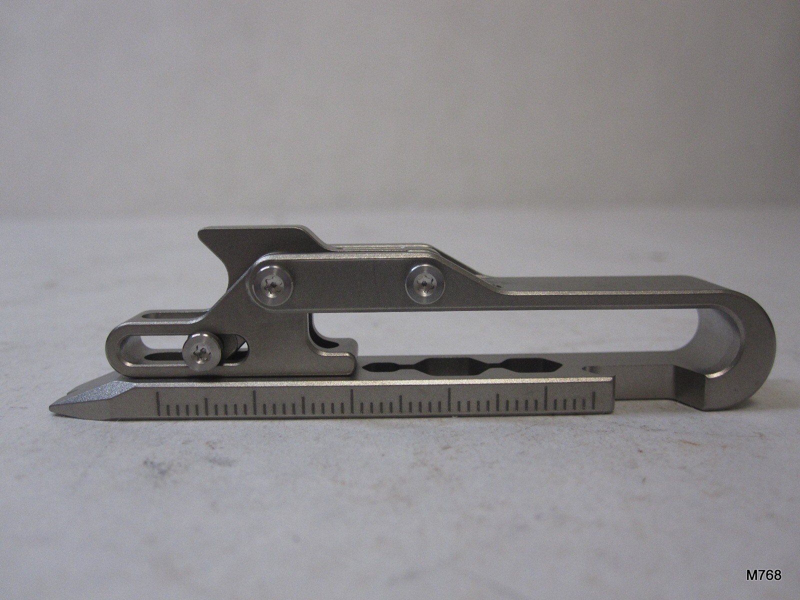 6 in 1 Multitool – Nailpuller, Bottle Opener, Window Breaker, Ruler, Square, Hex