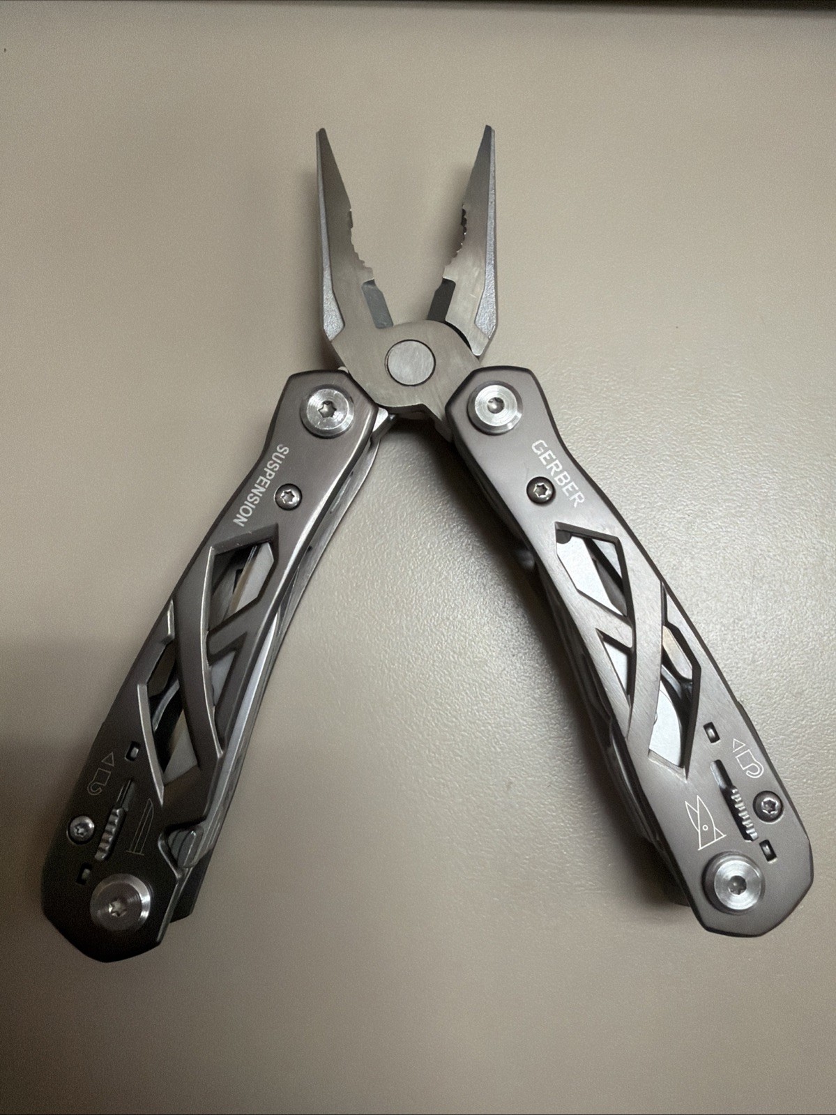 Gerber Suspension Multi-Tool 12-FUNCTION with Sheath Pliers Knife Scissors
