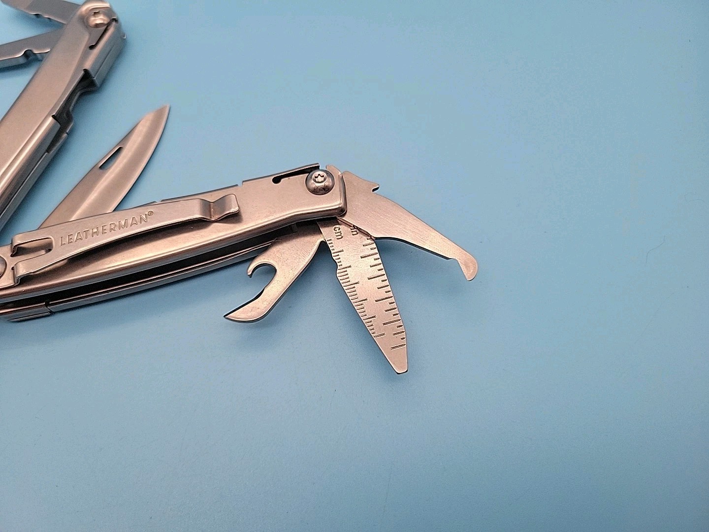 Leatherman Rev Multi-Tool – Pliers, Knife, Screwdrivers, Can Opener, File