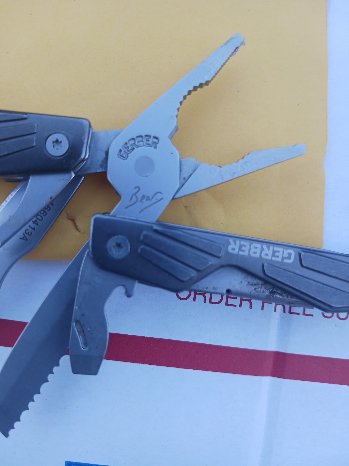 Gerber BG Multi Tool ( Mini Muti Tool )