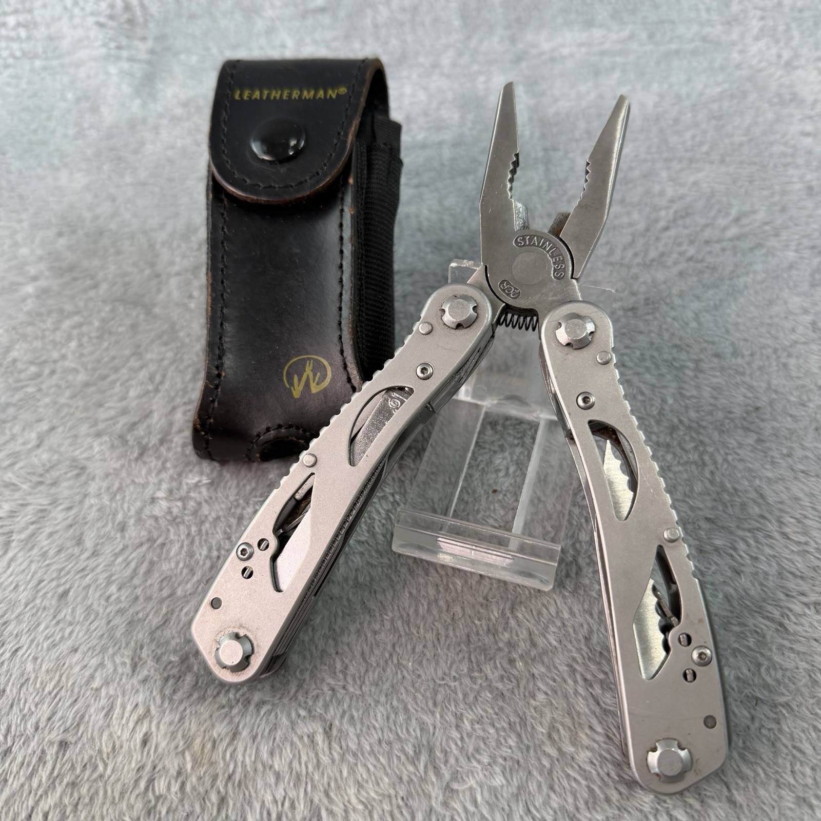 Unbranded 9 In 1 Multi Tool Knife Pliers Saw with Leatherman Sheath (B35)