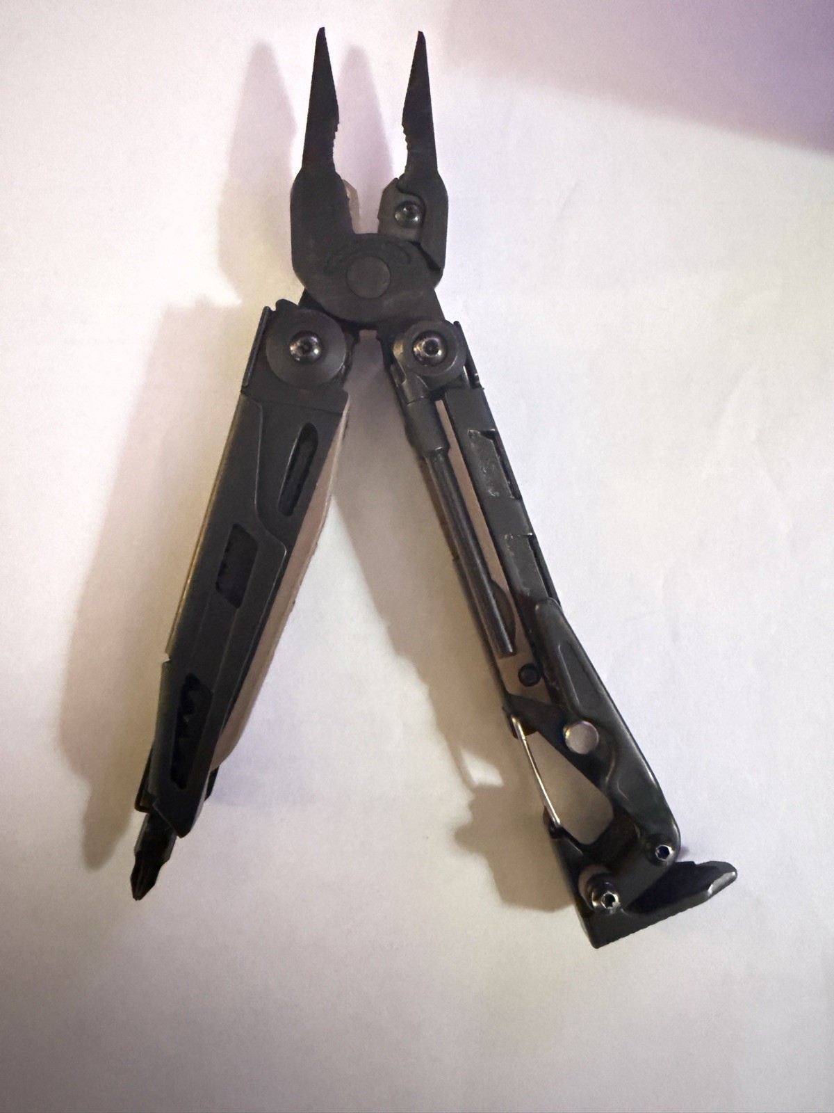Leatherman MUT Black Oxide Multi-Tool Wire Cutter Version w/ Bits Excellent