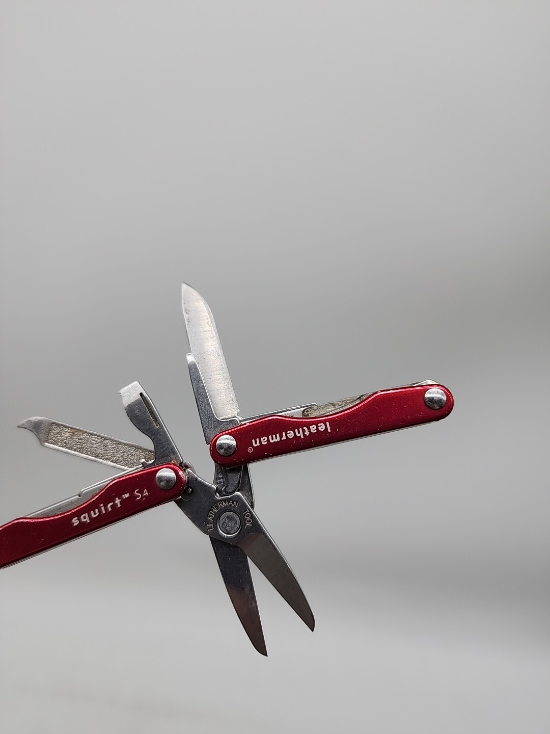 LEATHERMAN SQUIRT S4 MINI TOOL SCISSORS KNIFE MULTI TOOL RED