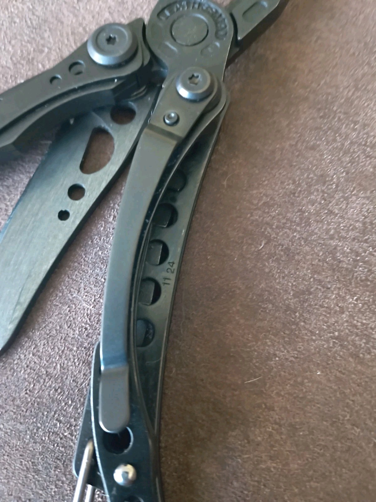 LEATHERMAN, Skeletool CX, 7-in-1 Lightweight, Minimalist Multi-Tool, Onyx Black