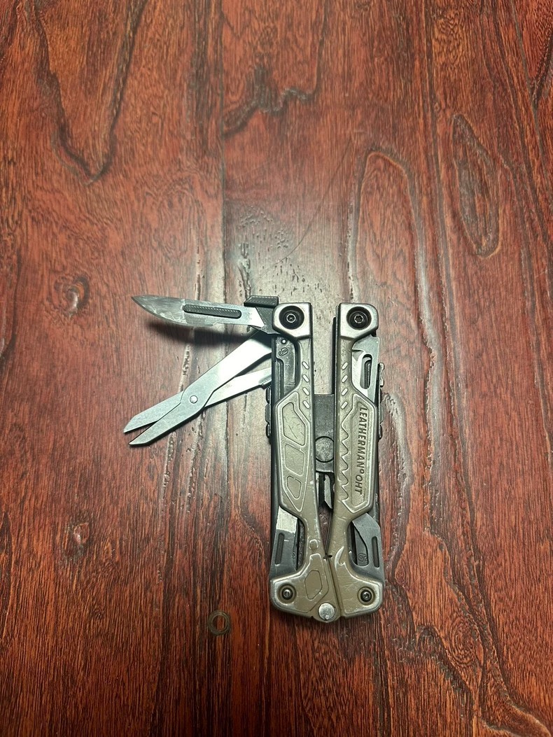 Scissor Replacement for Leatherman OHT – Installed Saw Blade Slot Upgrade Kit