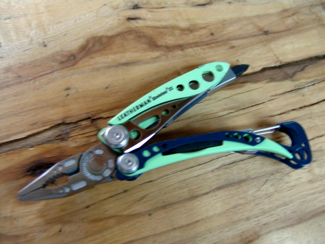 LEATHERMAN SKELETOOL CX-NAVY BLU & NEON GREEN-MULTI TOOL & RETIRED STYLE-EXCLN-2