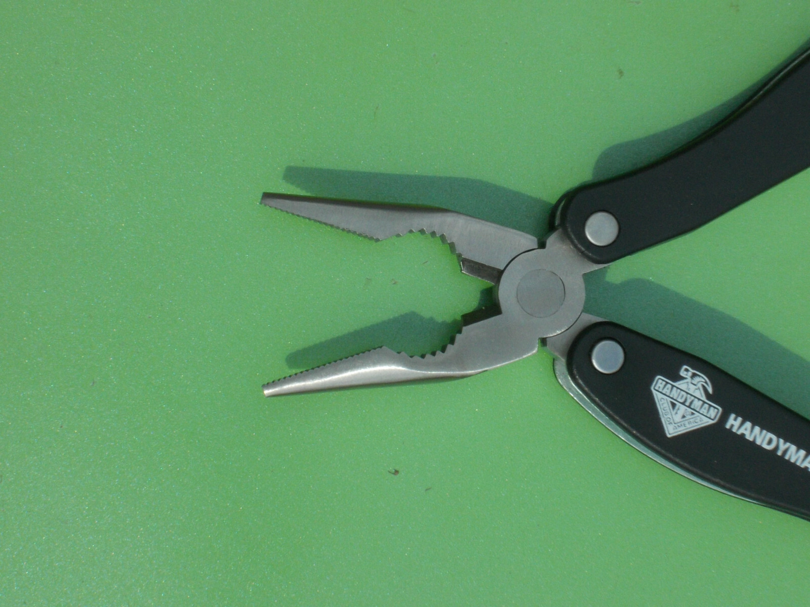 HANDYMAN CLUB OF AMERICA FOLDING KNIFE 9 MULTI TOOL PLIERS WIRE STRIPPERS SAW