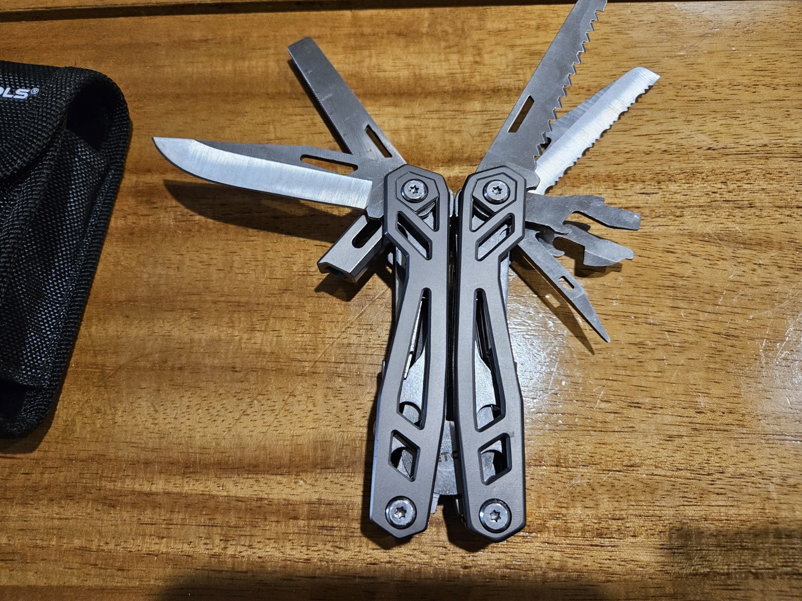 Wetols Multifunctional Pliers Multi Tool 21-in-1 WE-182 With Case